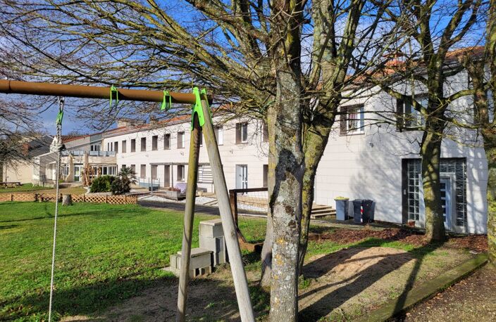 Immeuble à vendre SAINT LOUP LAMAIRE (79) Terrain aménagé 3340 m² — photo 3