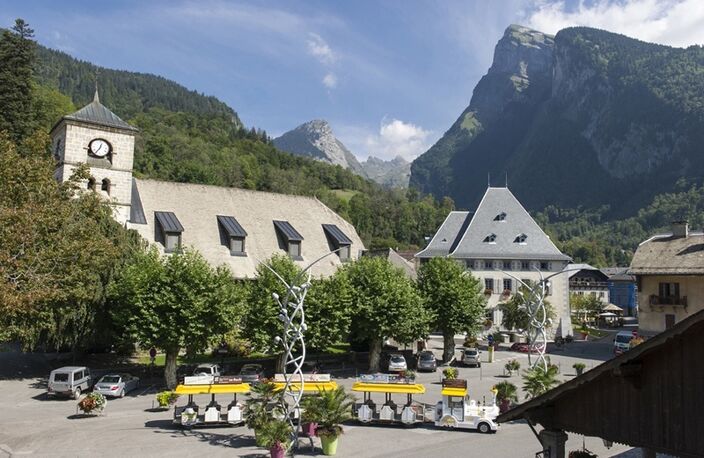 Murs commerciaux, Fonds de commerce, et appartement T5 à vendre SAMOENS (74) — photo 3