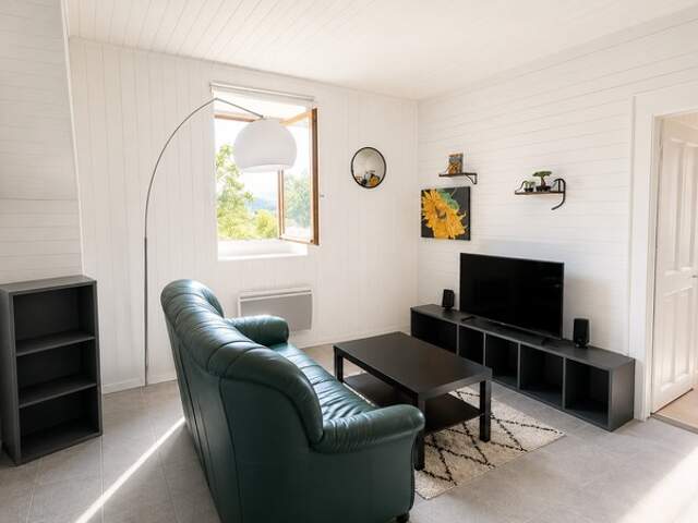 APPARTEMENT 2 PIECES - CLUSES (Haute-Savoie) — photo du bien