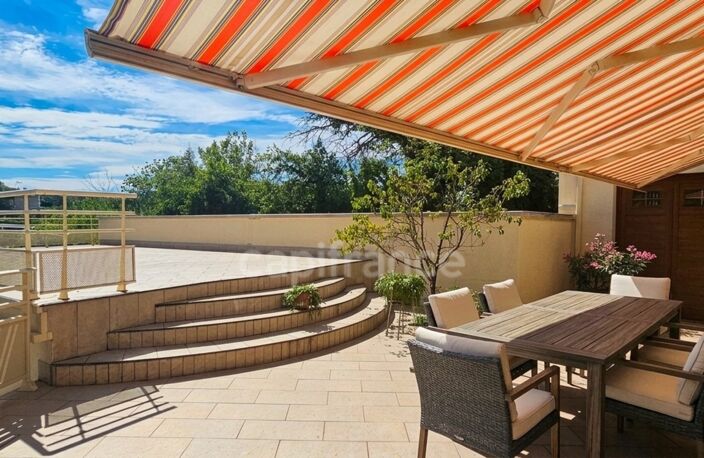 Maison lumineuse avec terrasse, jardin et garages - Arbois (39600) — photo 2