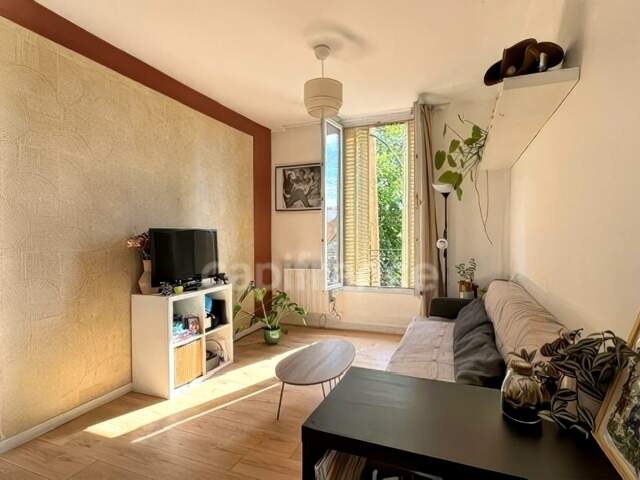 T2 TRAVERSANT AVEC JARDIN PRIVATIF – 5 MIN DU RER A – MEUBLÉ – IDÉAL INVESTISSEMENT OU PREMIER ACHAT - NEUILLY PLAISANCE (93) — photo du bien