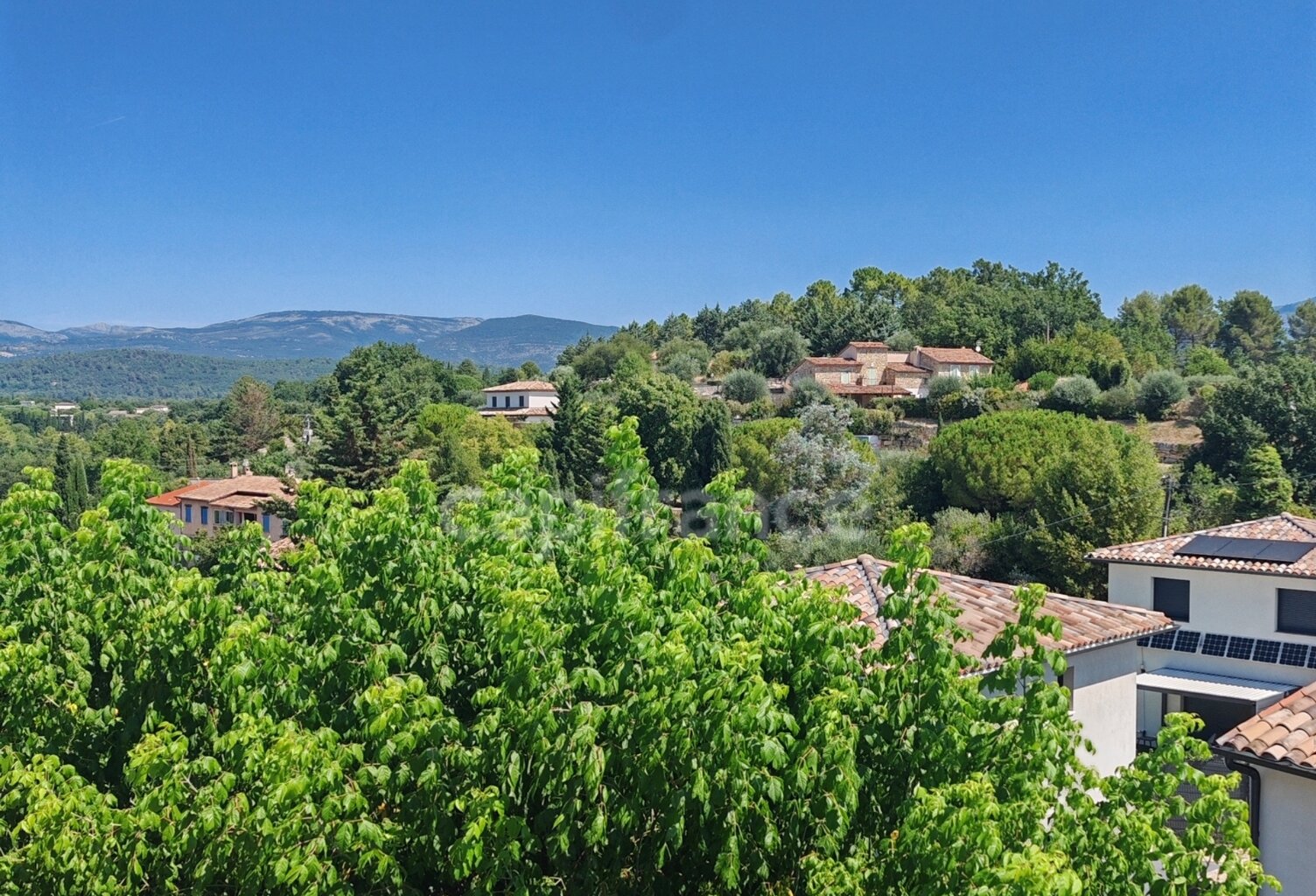 A vendre Appartement 3 pièces rénové à MONTAUROUX (83) — photo 1