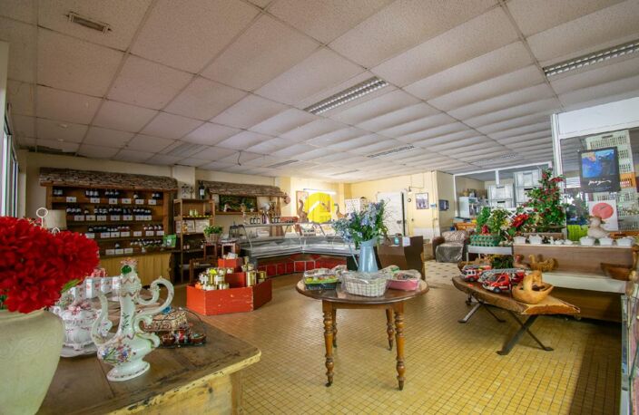 Magasin au centre de St-Cyprien — photo 4