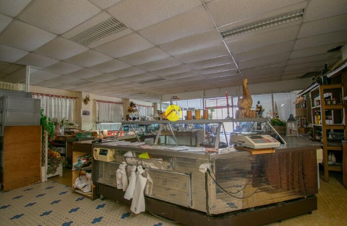 Magasin au centre de St-Cyprien — photo 5