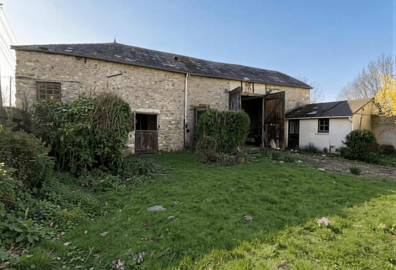 BLARU (78) - Grange à aménager en habitation - 85m² — photo 1