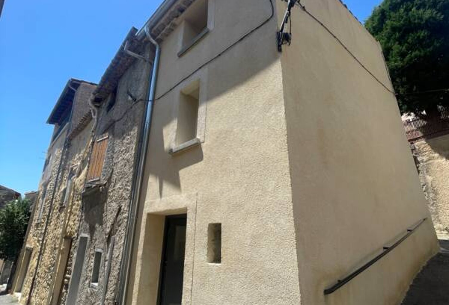 Maison de village 54 m2 à terminer, sise à 04290 Volonne — photo 1