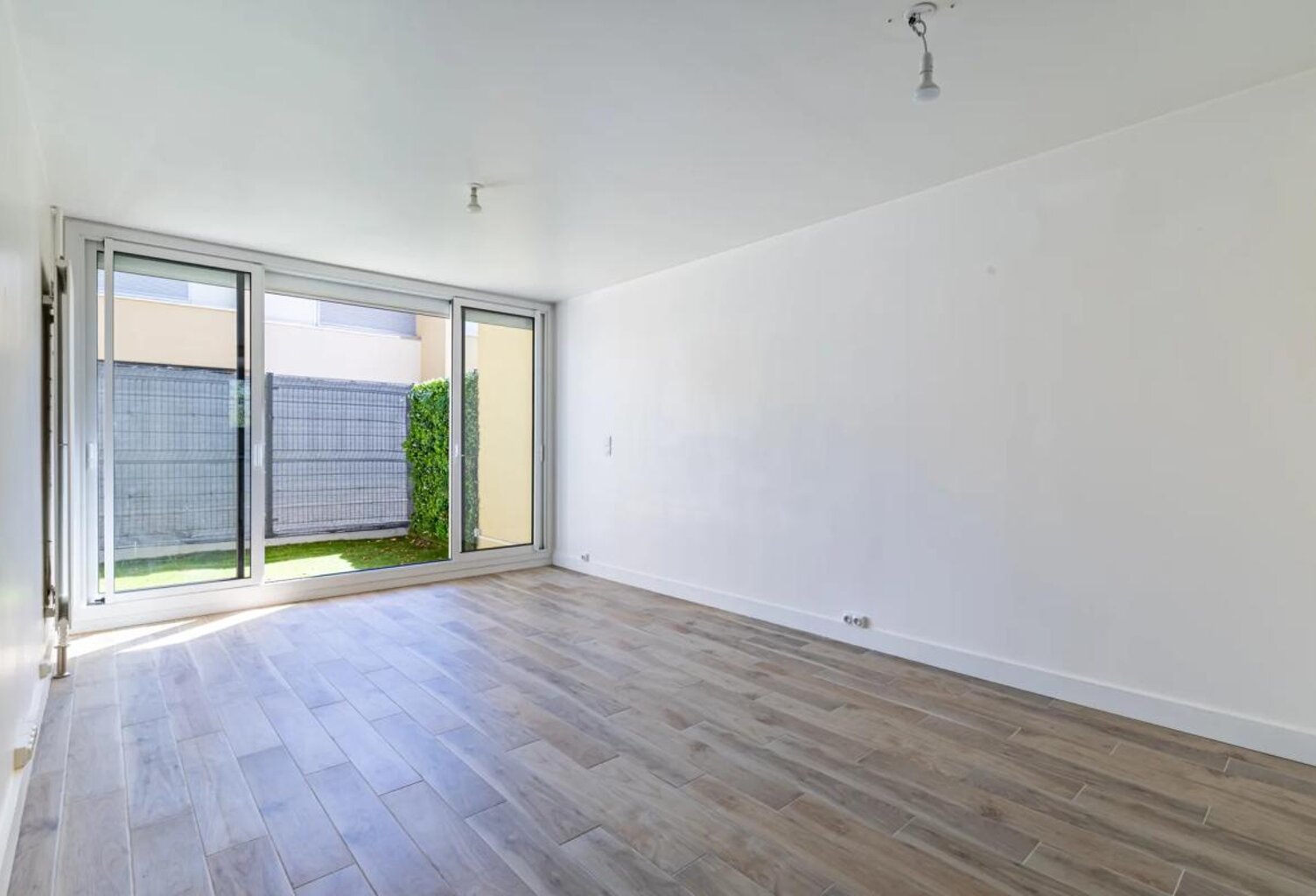 Duplex de 3 pièces de 68 m² à Massy-Terasse-cave - RER VERRIERE — photo 1