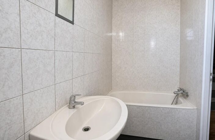 PRÈS DE VILLENEUVE-LE-ROI – APPARTEMENT 2 PIÈCES — photo 3