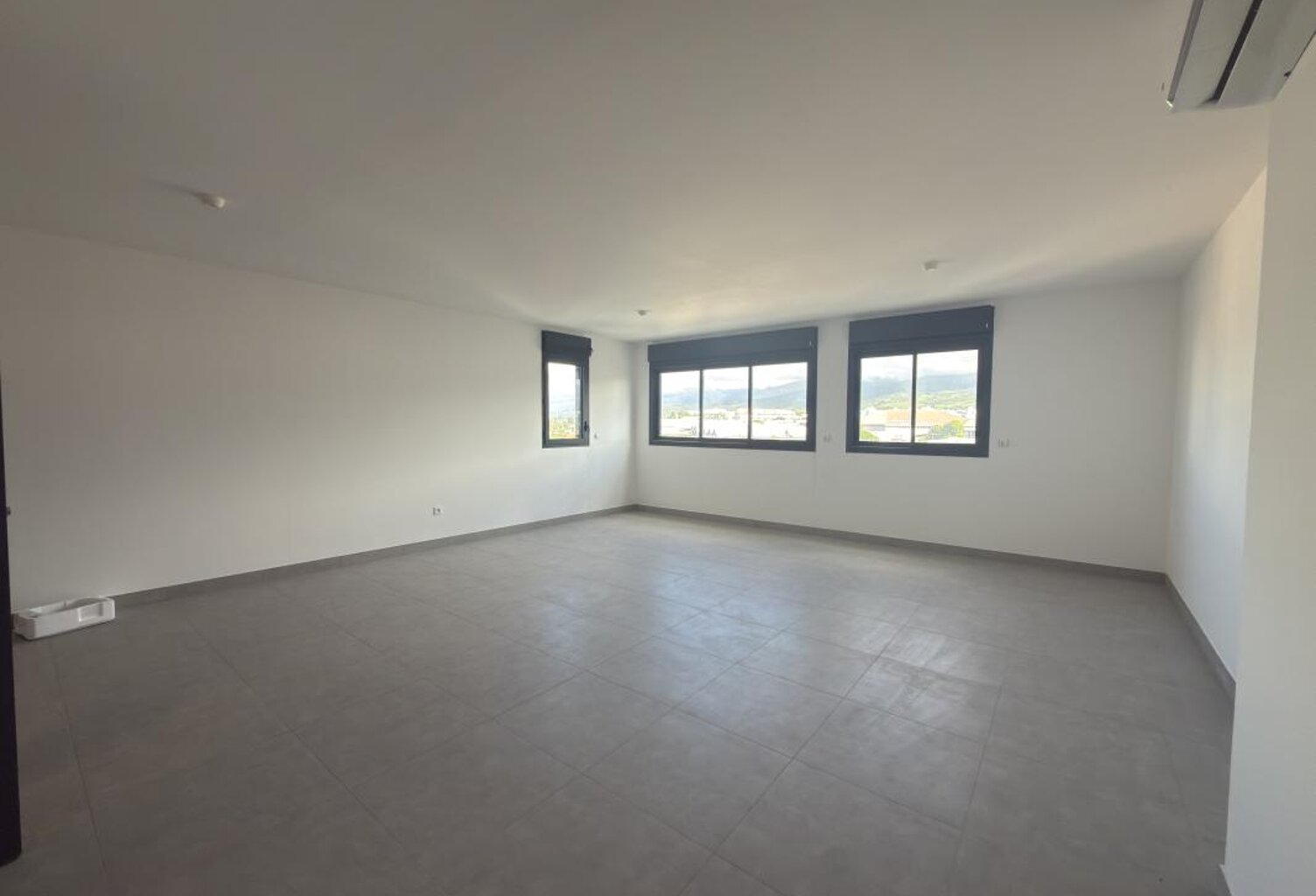À louer : Bureau de 45 m² à Saint-André — photo 1