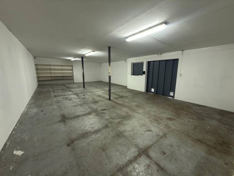 Local commercial 140 m² – ZAC Foucherolle — photo 1