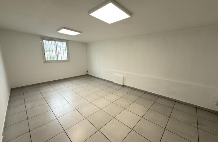 Local commercial 140 m² – ZAC Foucherolle — photo 2