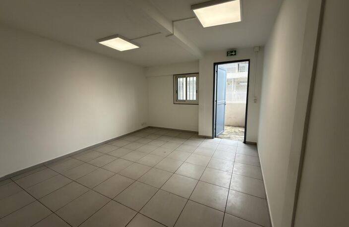 Local commercial 140 m² – ZAC Foucherolle — photo 3