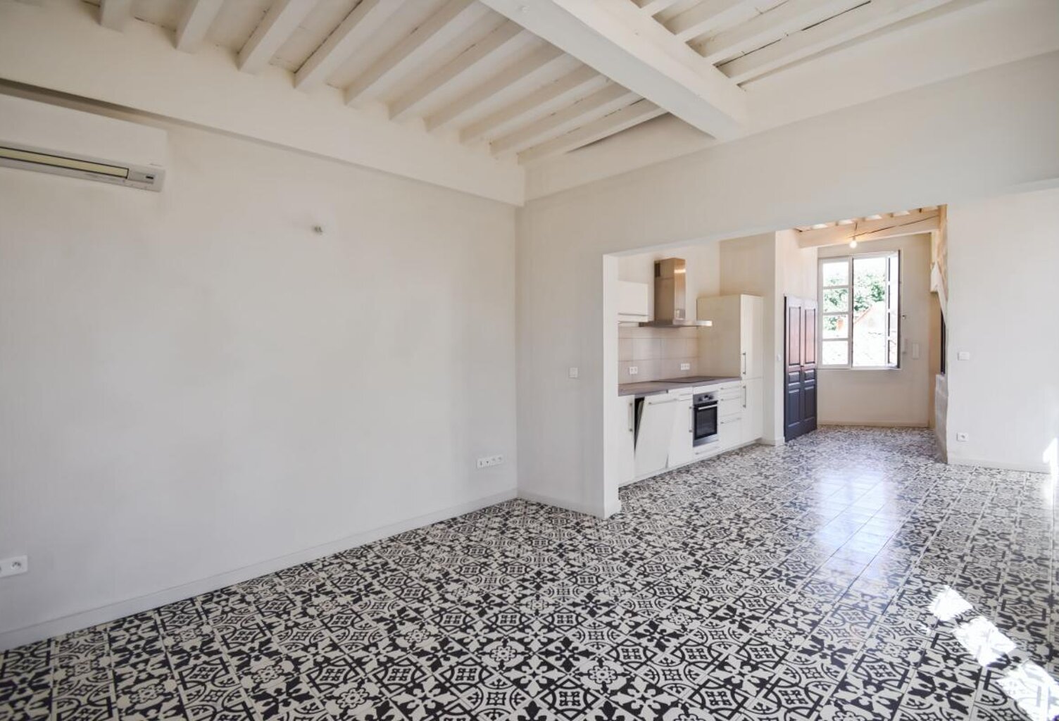 Centre d'Uzès, beau duplex rénové et climatisé — photo 1