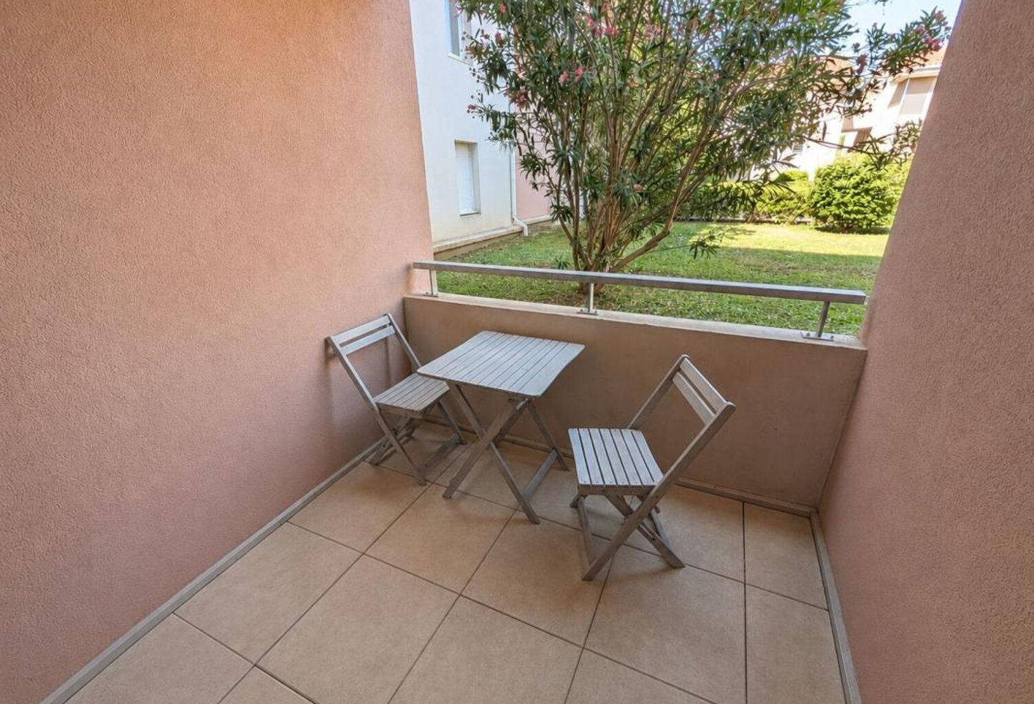 A vendre à Montfavet - Charmant T2 avec terrasse et parking — photo 1