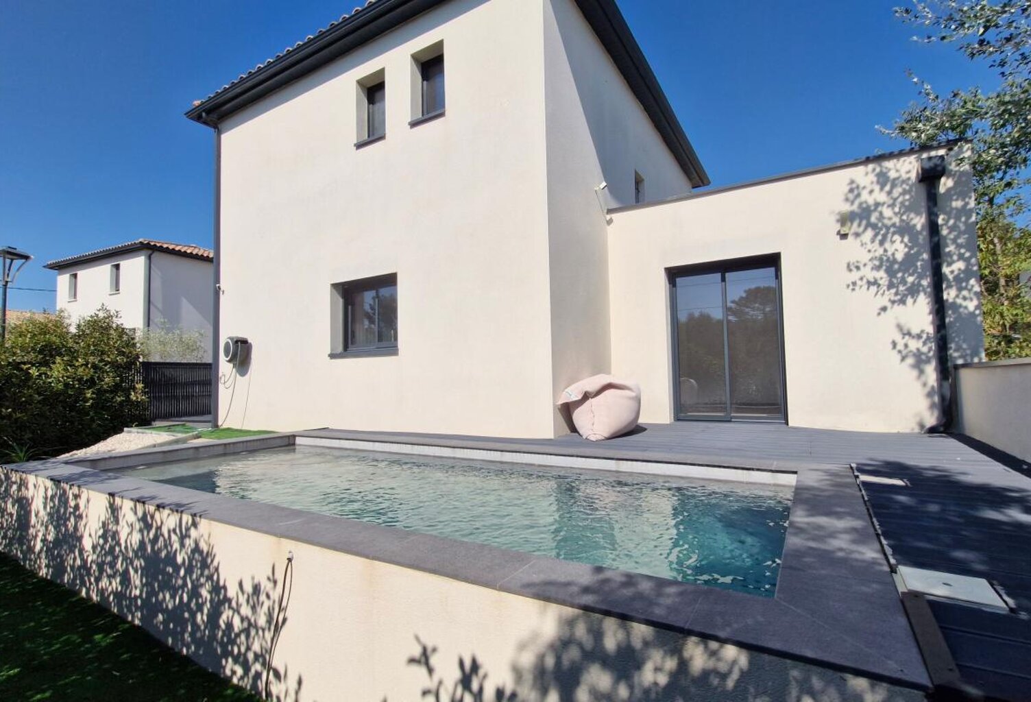 Villeneuve Les Avignon, Maison moderne À Vendre, parfait état, 107 m², 4 chambres, Jardin, Piscine — photo 1