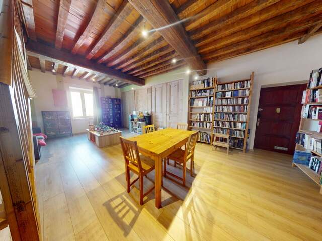 Appartement À Vendre — photo du bien