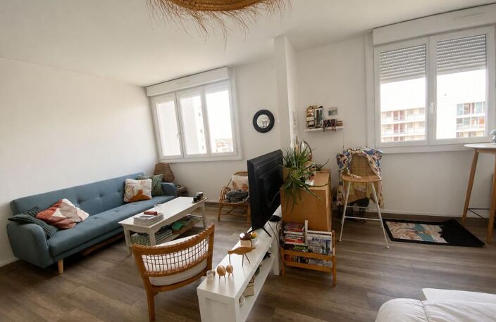 Appartement lumineux – Chartrons – 2 chambres (possibilité 3) – Parking — photo 3