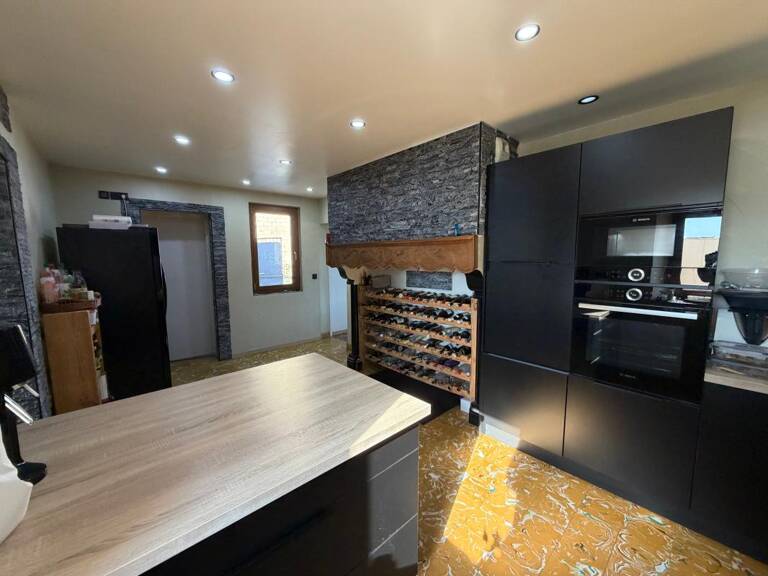 Maison rénovée avec 6 chambres et grandes dépendances — photo 1