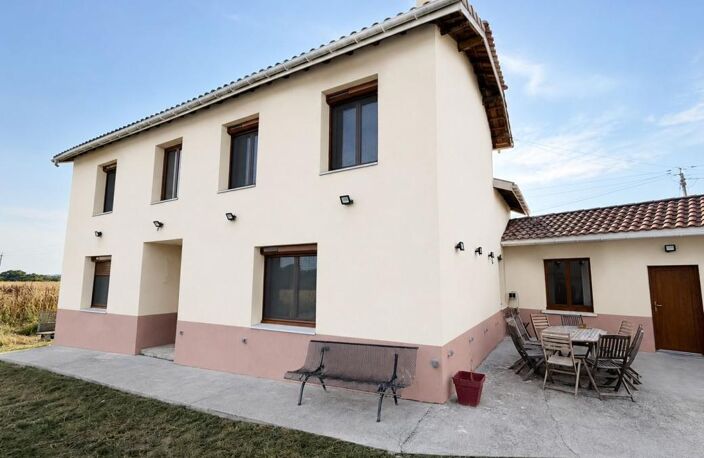 Maison rénovée avec 6 chambres et grandes dépendances — photo 2