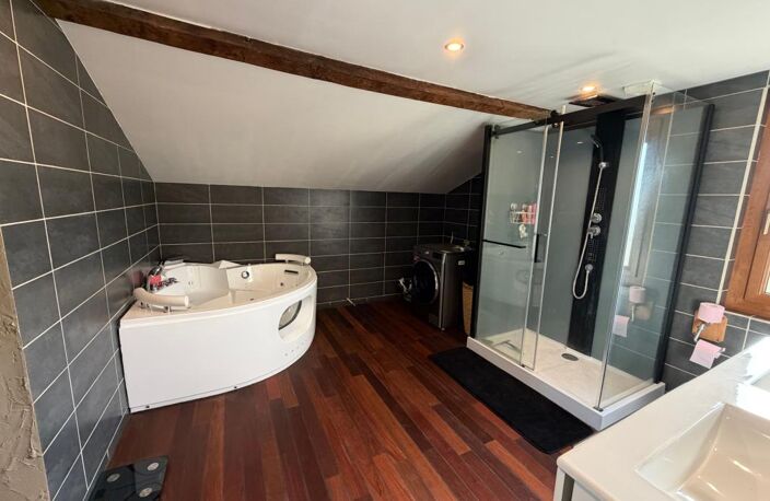 Maison rénovée avec 6 chambres et grandes dépendances — photo 5