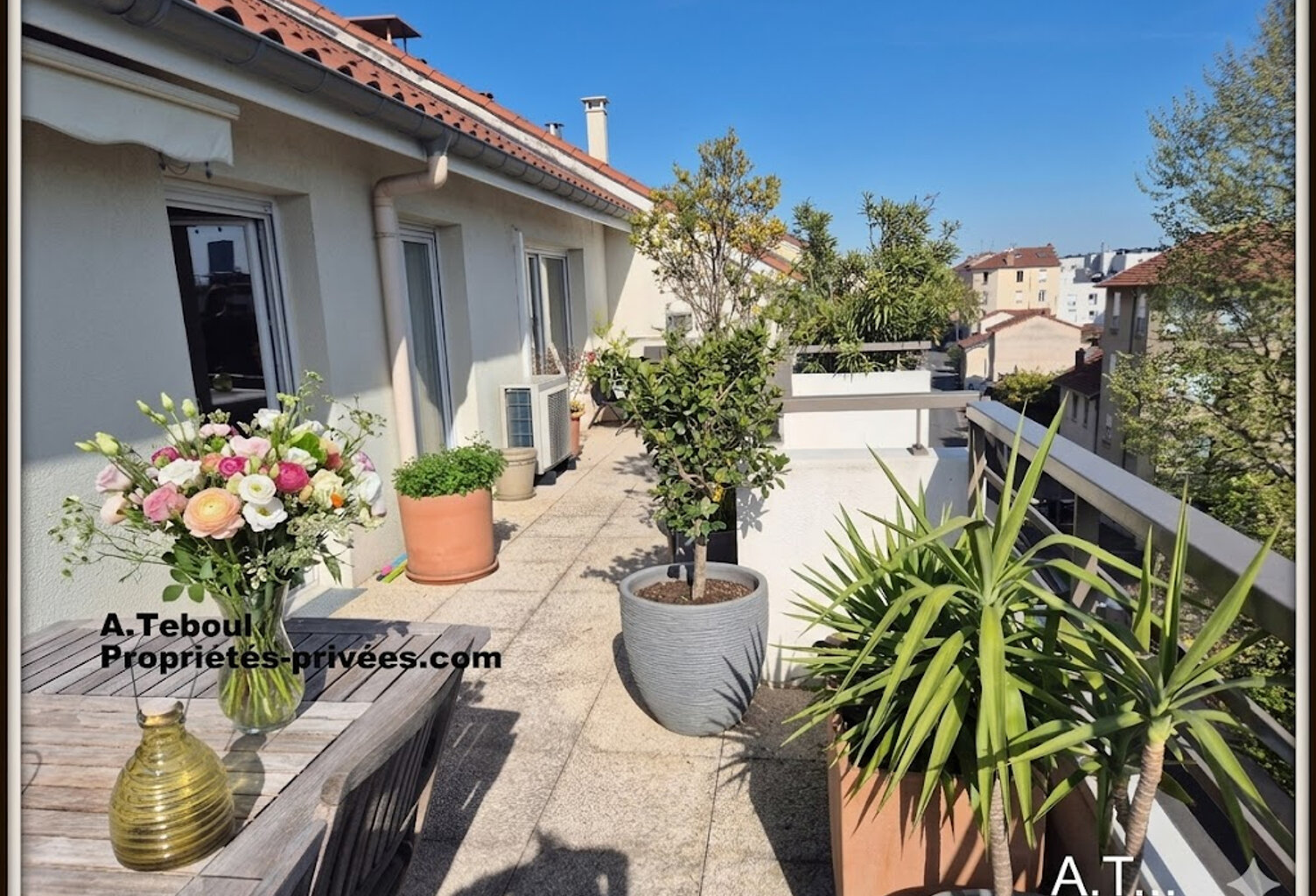 TOIT/TERRASSE SUR VILLEURBANNE/ GRATTE CIEL NORD : DERNIER ETAGE  DE 126M² AVEC TERRASSE DE 35M² CIEL OUVERT — photo 1
