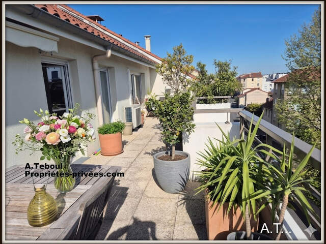 TOIT/TERRASSE SUR VILLEURBANNE/ GRATTE CIEL NORD : DERNIER ETAGE  DE 126M² AVEC TERRASSE DE 35M² CIEL OUVERT — photo du bien