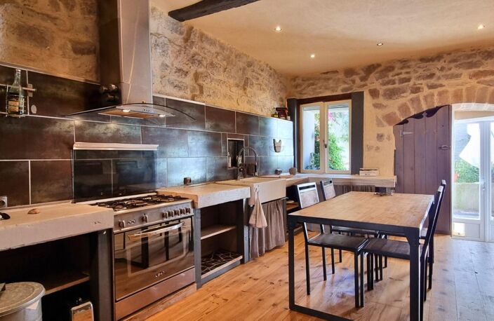 Maison de charme rénovée de 155m² habitables avec cour intime et à 6 min de Carcassonne — photo 2