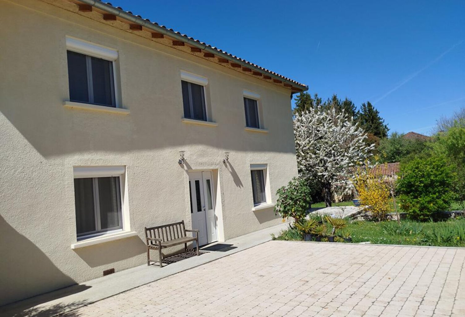 Maison familiale rénovée de 200 m2 avec dépendance sur un terrain arboré de 4300 m2 — photo 1