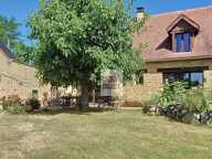 A Plazac, MAISON EN PIERRE ET 3 GÎTES!  257m2. 6 chambres. 6 salles d'eau. Carport/atelier fermé 40 m2. Jardin de 5000 m2 environ — photo 3