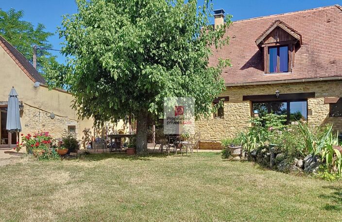 A Plazac, MAISON EN PIERRE ET 3 GÎTES!  257m2. 6 chambres. 6 salles d'eau. Carport/atelier fermé 40 m2. Jardin de 5000 m2 environ — photo 3