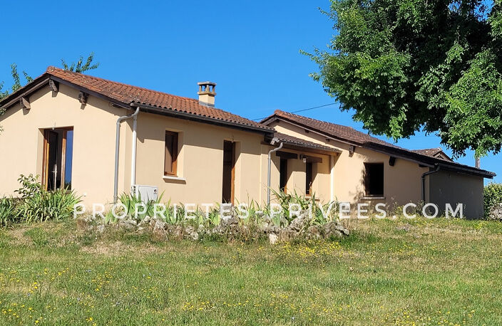 A Plazac, MAISON EN PIERRE ET 3 GÎTES!  257m2. 6 chambres. 6 salles d'eau. Carport/atelier fermé 40 m2. Jardin de 5000 m2 environ — photo 4