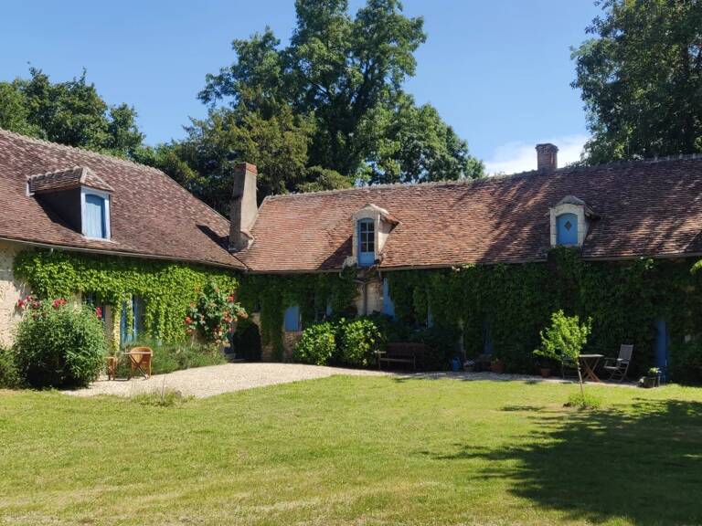 Près de Le  Blanc, Indre, maison sur le domaine du château — photo 1