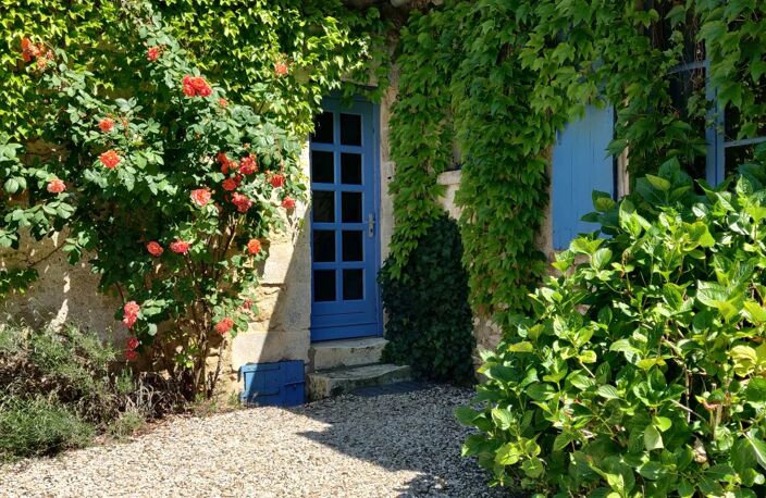 Près de Le  Blanc, Indre, maison sur le domaine du château — photo 5
