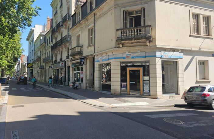 Location commerce  40 m² à Tours (37000) — photo 2