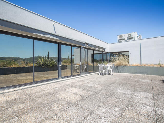 EXCLUSIVITE - Bureaux 47m2 avec terrasse garage, parking et — photo du bien