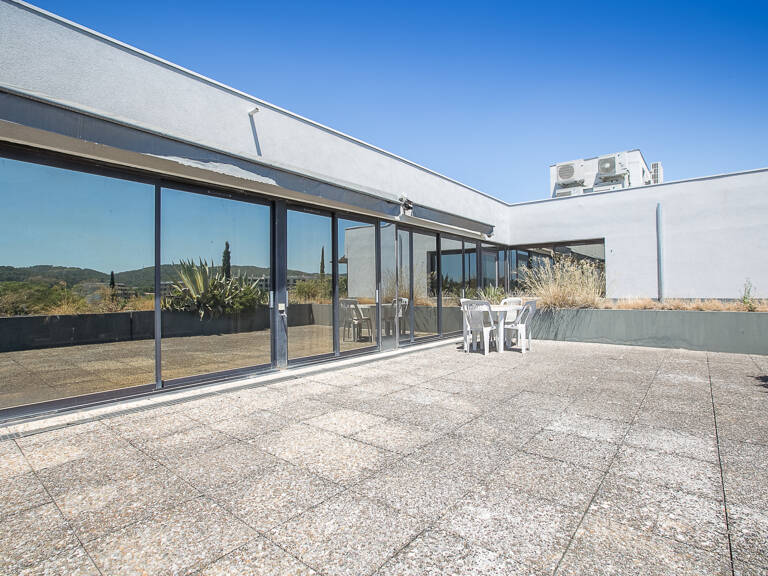 EXCLUSIVITE - Bureaux 47m2 avec terrasse garage, parking et — photo 1
