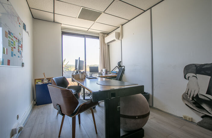 EXCLUSIVITE - Bureaux 47m2 avec terrasse garage, parking et — photo 3