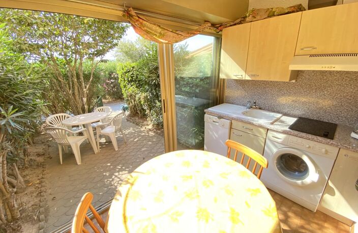 STUDIO AVEC JARDIN 100 METRES  PLAGE — photo 2
