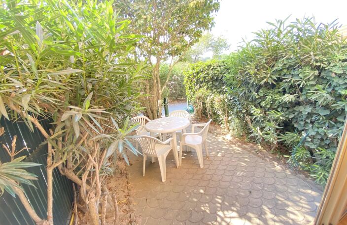 STUDIO AVEC JARDIN 100 METRES  PLAGE — photo 3