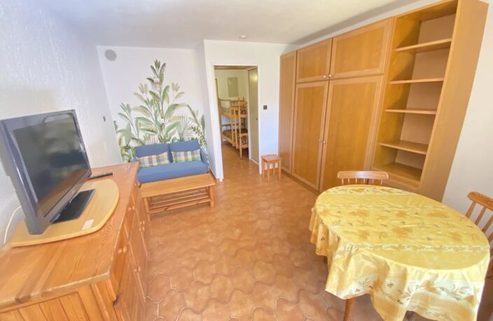 STUDIO AVEC JARDIN 100 METRES  PLAGE — photo 4
