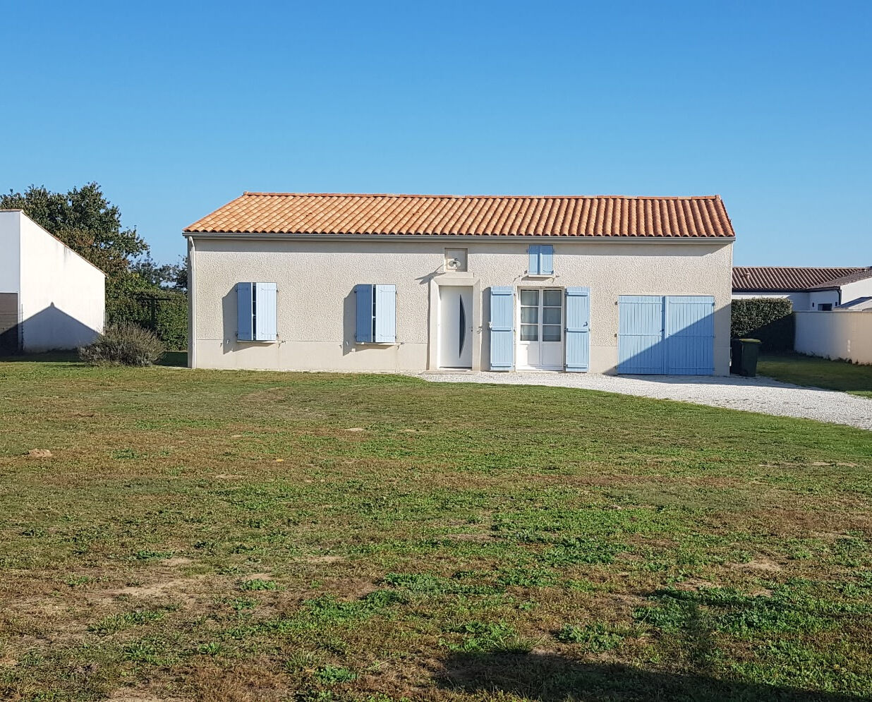 Villa / Maison  T4 à louer Corme-Royal 17600