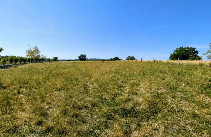 Terrain constructible dans un environnement calme — photo 3