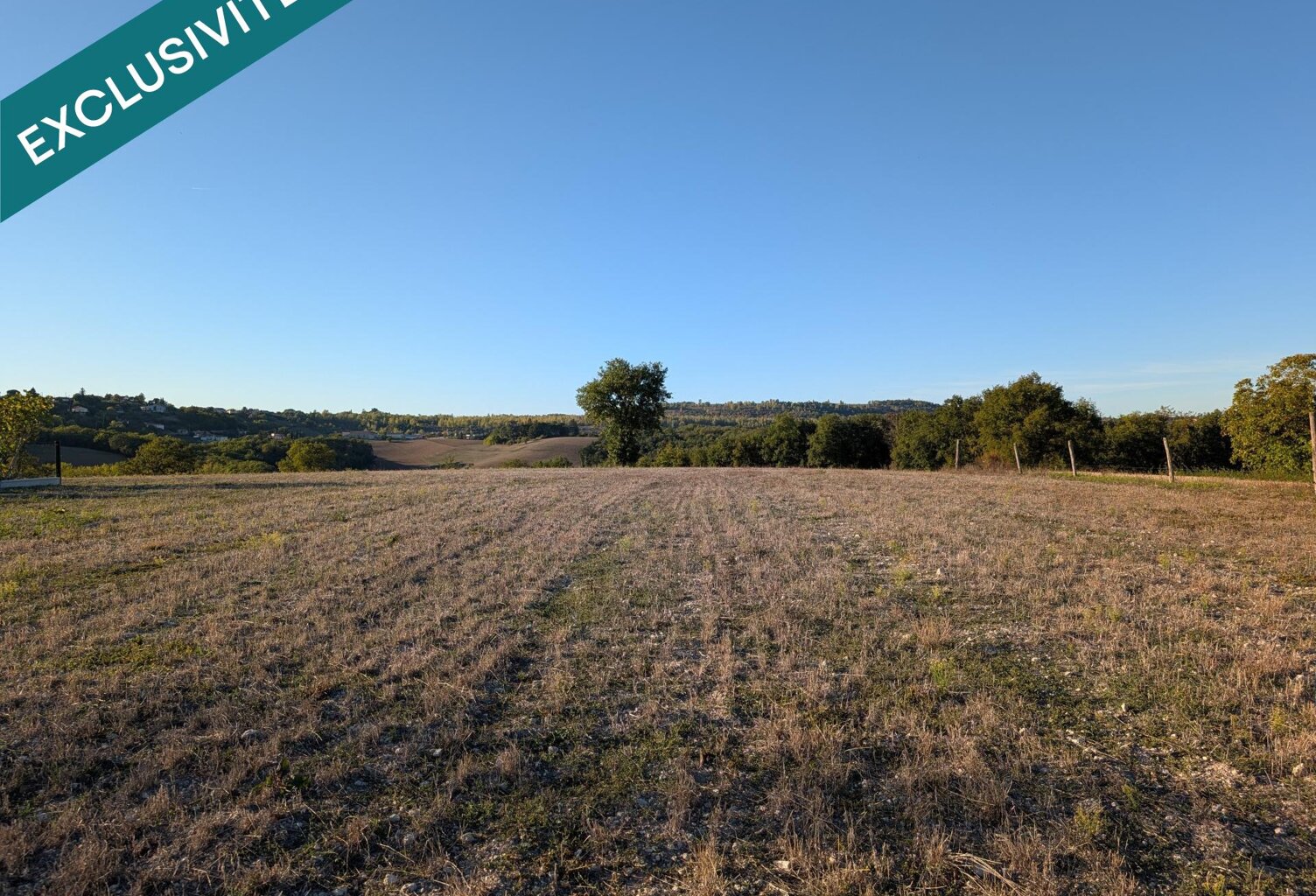Terrain constructible dans un environnement calme — photo 1