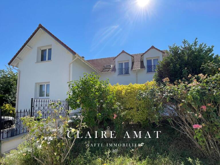 Maison familiale spacieuse avec jardin arboré. — photo 1