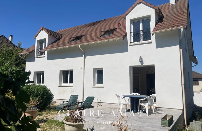 Maison familiale spacieuse avec jardin arboré. — photo 3