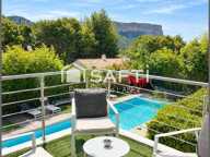 Une adresse au cœur de Cassis, où tout se rejoint, la mer, le village et l'art de vivre. — photo 3