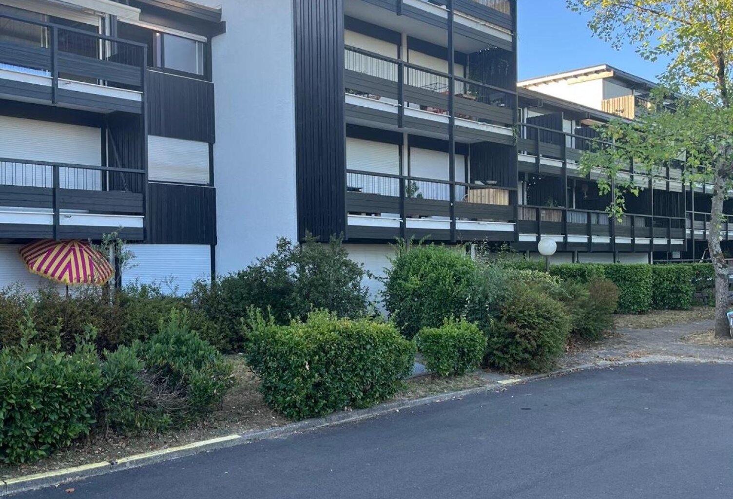 Au Hameau de Noailles, lumineux appartement de 81m² habitable avec terrasse privative et parking, clim réversible — photo 1