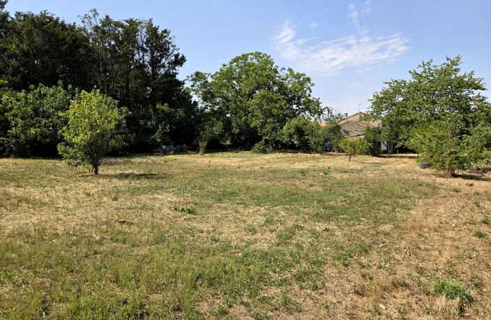 Terrain constructible plat, avec verger! — photo 2
