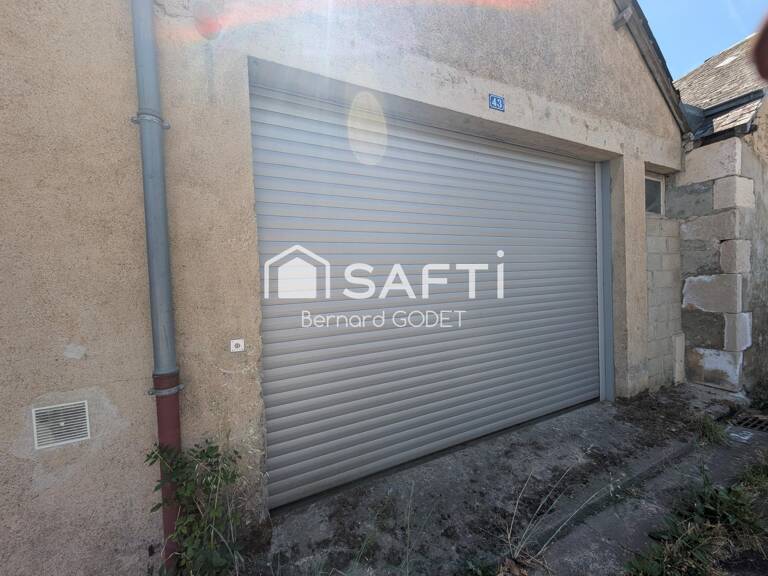 Garage d'environ 40 m² en plein centre de Civray — photo 1