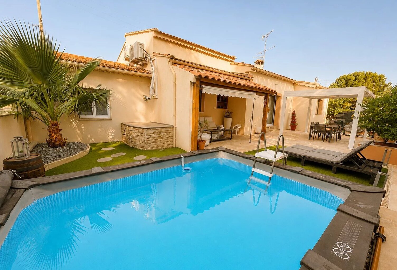 LE LUC – Villa de plain-pied 107 m² – 3 chambres – Piscine – Garage — photo 1